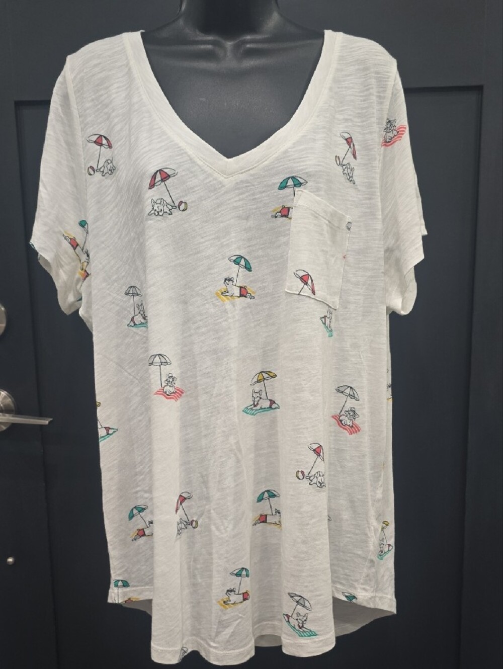 torrid White V-Neck Pocket Tee with Pastel FRENCH BULLDOGS Beach Motif SZ 2X